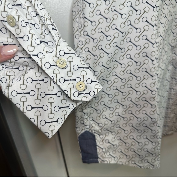 Ariat Women’s Tomales Button Down Collared Shirt. Size: Large. Bit print. - Picture 5 of 10